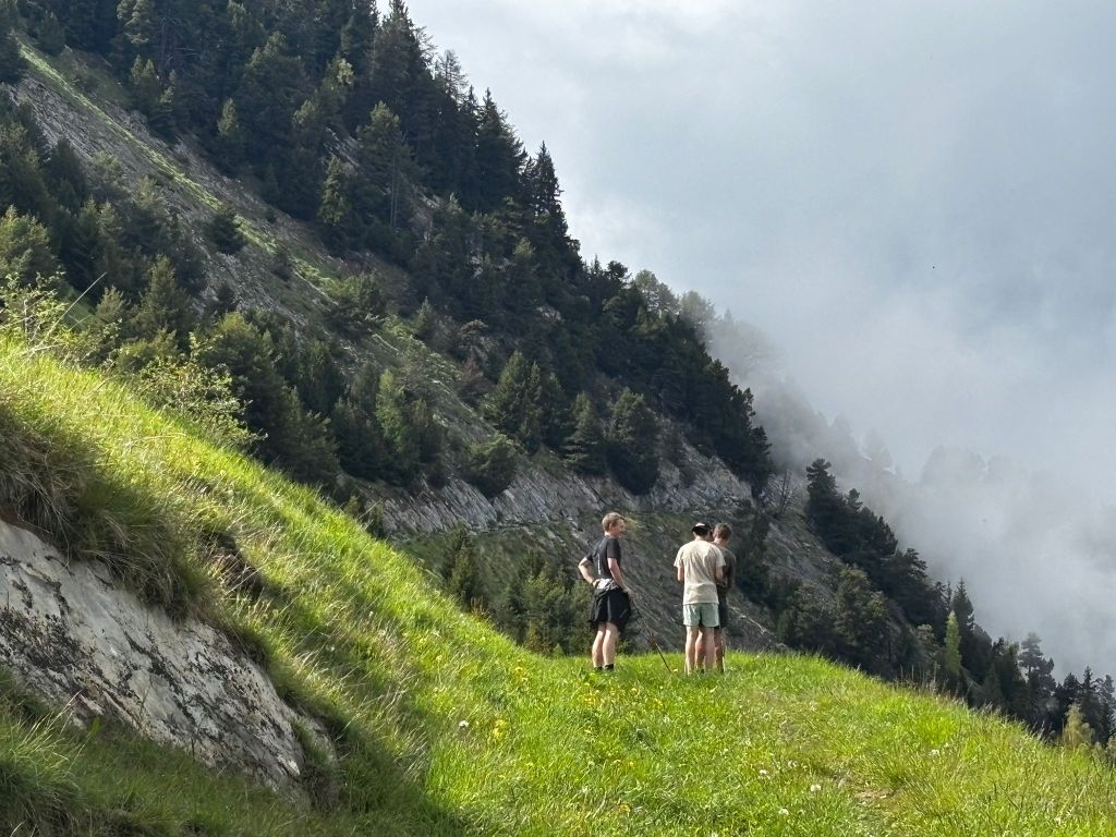« Ici, on n’est pas isolés » : le sport de montagne, remède à l’isolement des jeunes&nbsp;?