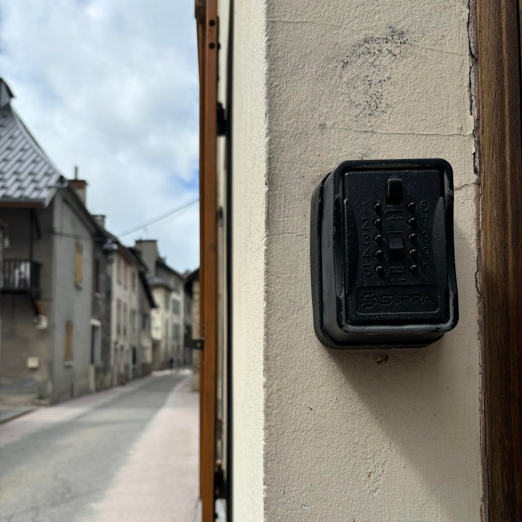 « C’est vraiment une galère de louer ici » : au Bourg-d’Oisans, le marché locatif est&nbsp;saturé